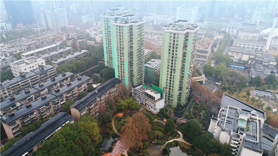 高層小區用紐恩泰空氣能熱泵，熱水穩定又節能