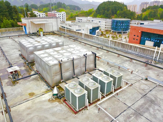 接二連三，貴州某師范學(xué)校使用紐恩泰空氣能熱泵提供熱水、采暖服務(wù)