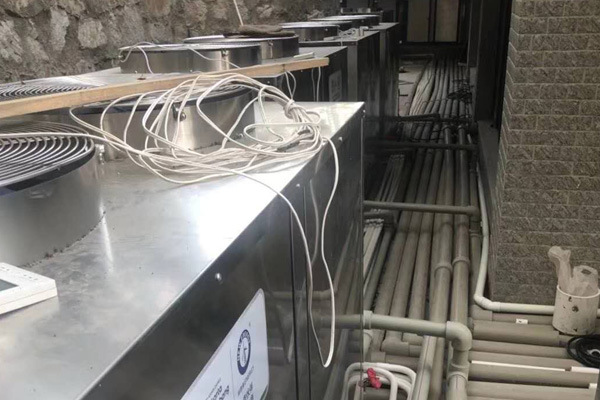 廣東汕頭企業(yè)私人無(wú)邊泳池空氣能熱水項目