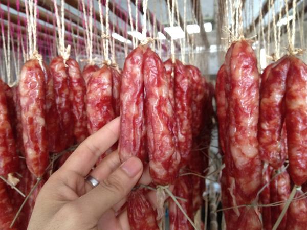 高品質(zhì)的臘腸從哪來(lái)？紐恩泰空氣能熱泵烘干機烘出一片肉香