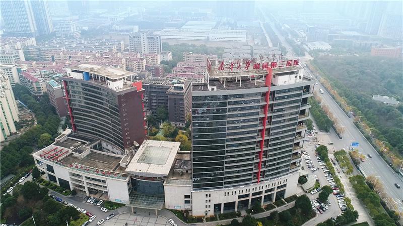 紐恩泰深耕醫院熱水領(lǐng)域，為湖南某醫院提供空氣能熱水服務(wù)