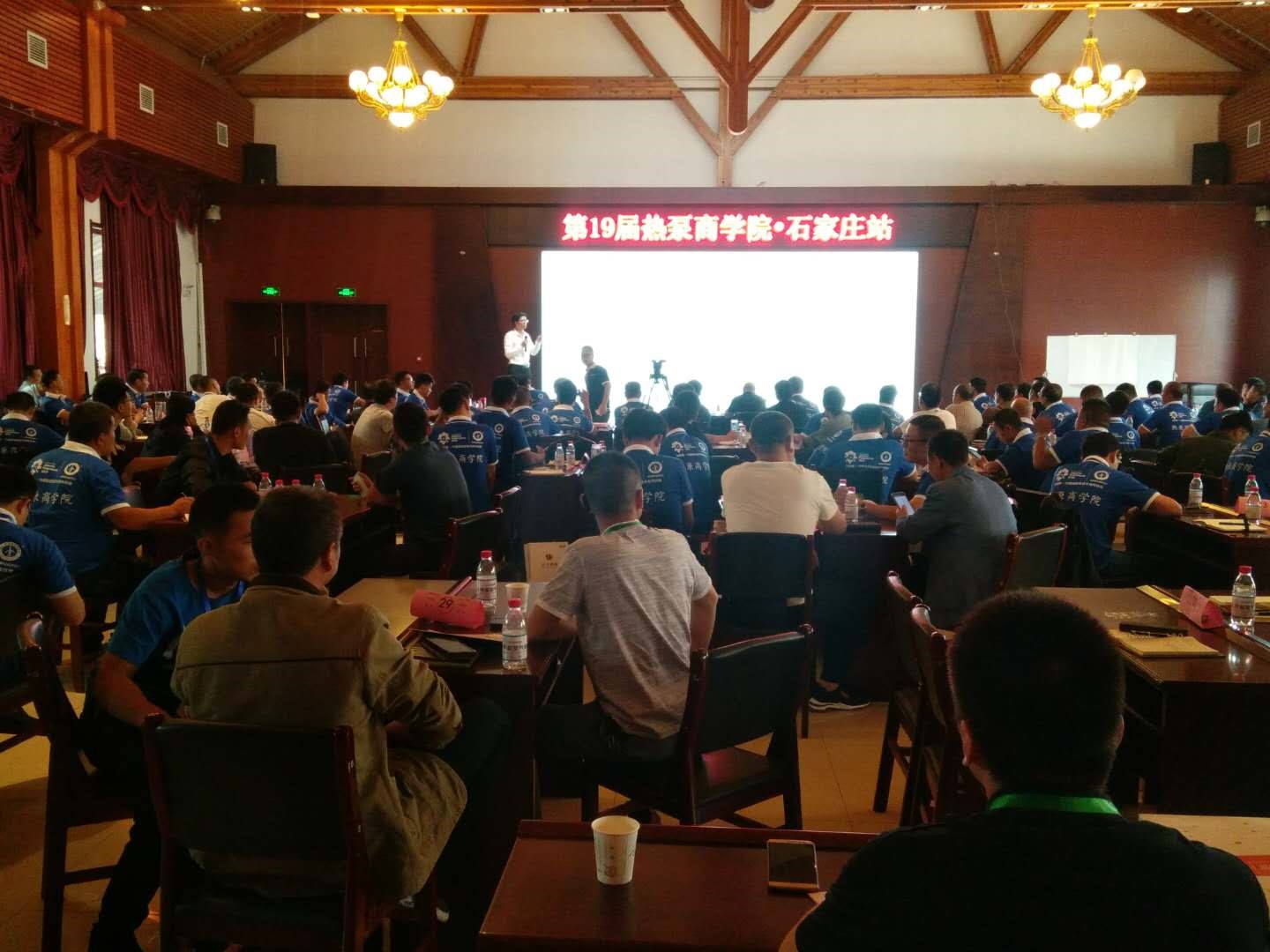 第19屆熱泵商學(xué)院圓滿(mǎn)落幕，紐恩泰相關(guān)負責人發(fā)表講話(huà)