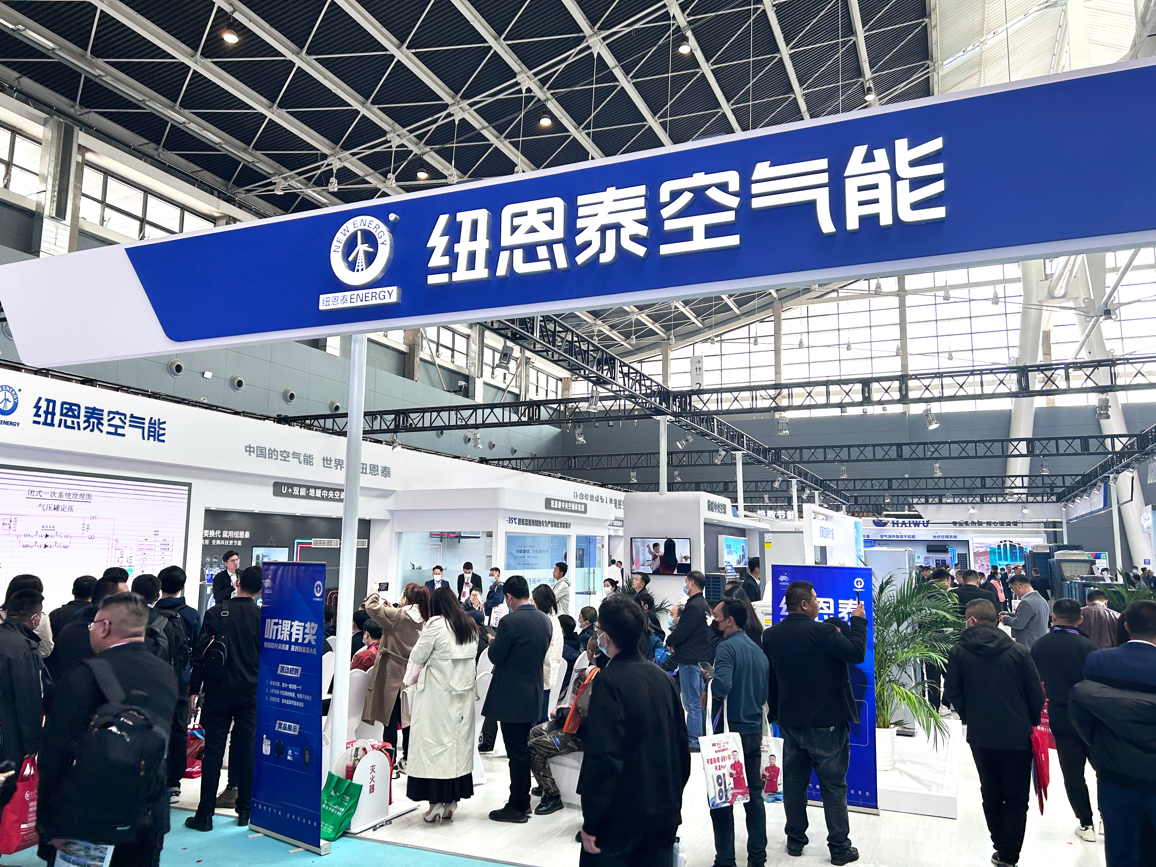 “極寒空氣能壁掛爐全國首發(fā)” 紐恩泰攜空氣能熱泵供暖產(chǎn)品亮相 HPE中國熱泵展