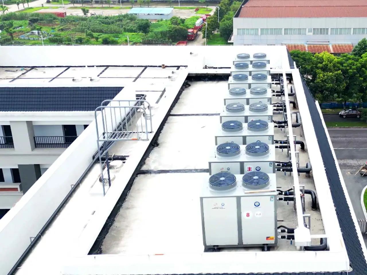 紐恩泰空氣能熱泵熱水機熱焰常溫熱水機3大賣(mài)點(diǎn)，4大商用空氣能熱水工程應用！