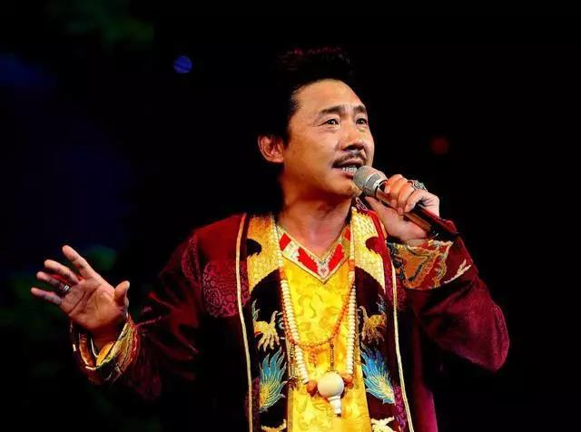著(zhù)名藏族歌手容中爾甲