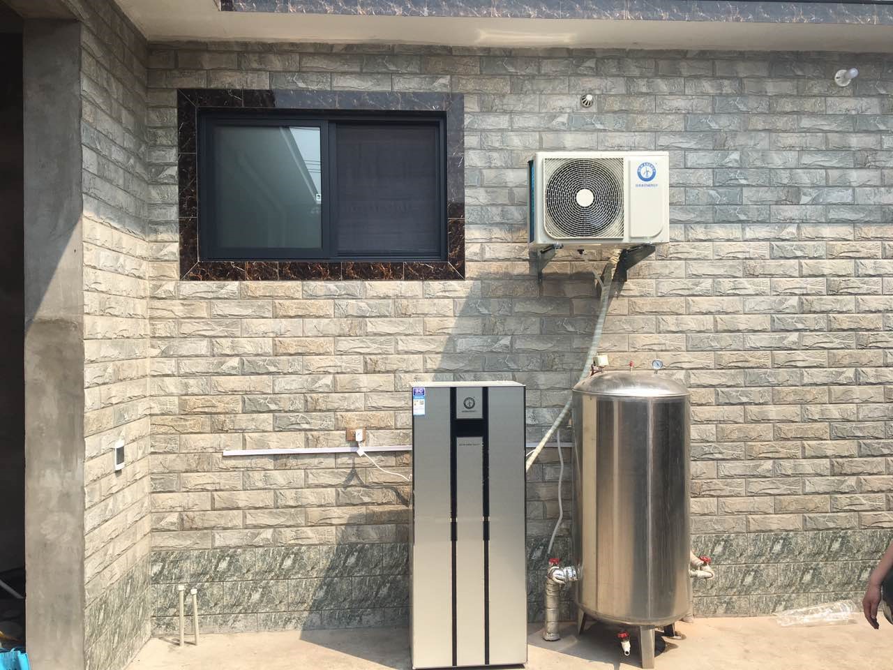 小編解密：冬天用變頻空氣能熱水器到底有什么好處？