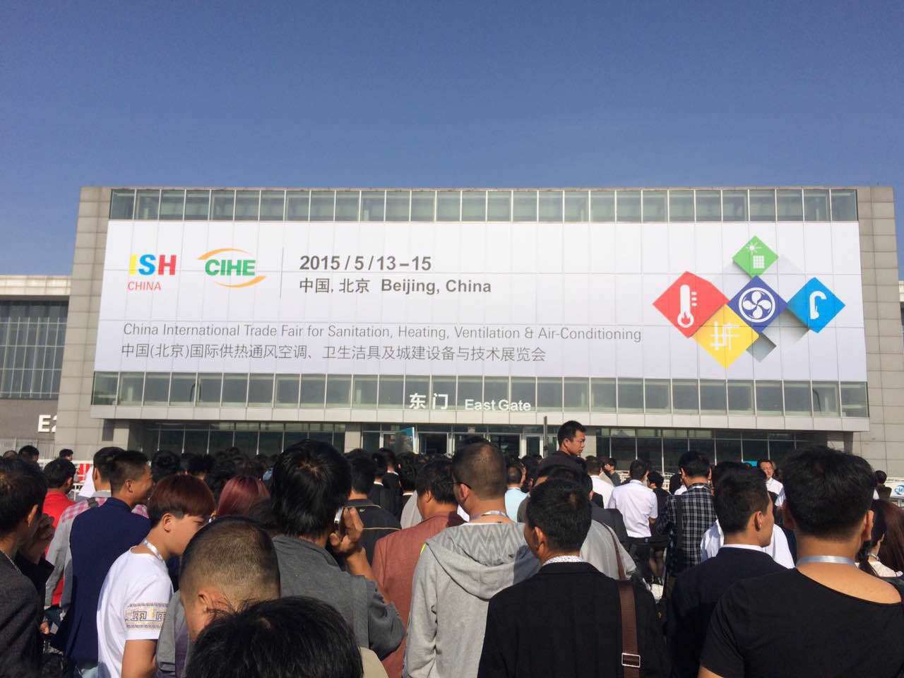 中國暖通展火熱進(jìn)行，南極空氣能熱水器展會(huì )上備受追捧